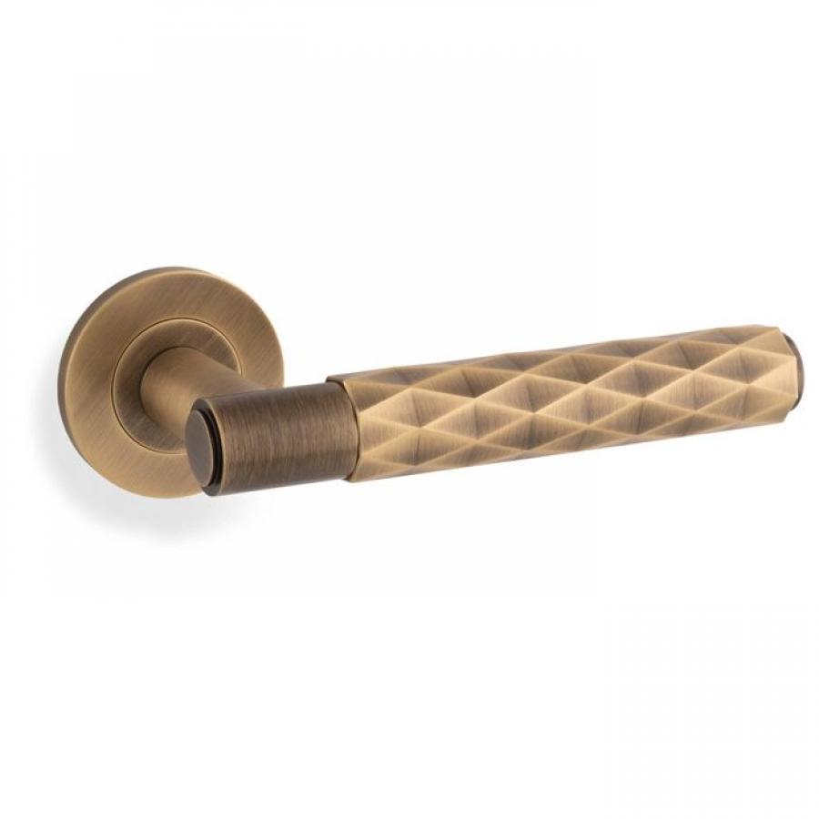 Diamond Cut Spitfire Lever on Round Rose (Antique Brass)