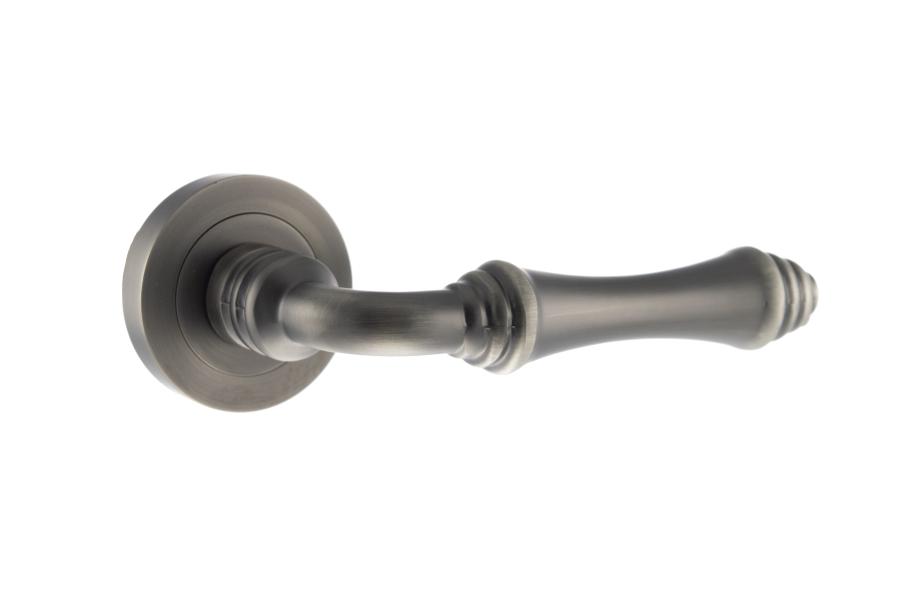Durham Old English Door Handle Set (square edge rose)