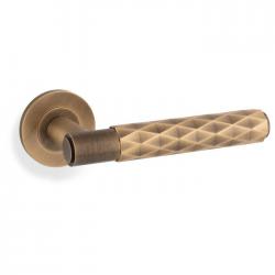 Diamond Cut Spitfire Lever on Round Rose (Antique Brass)